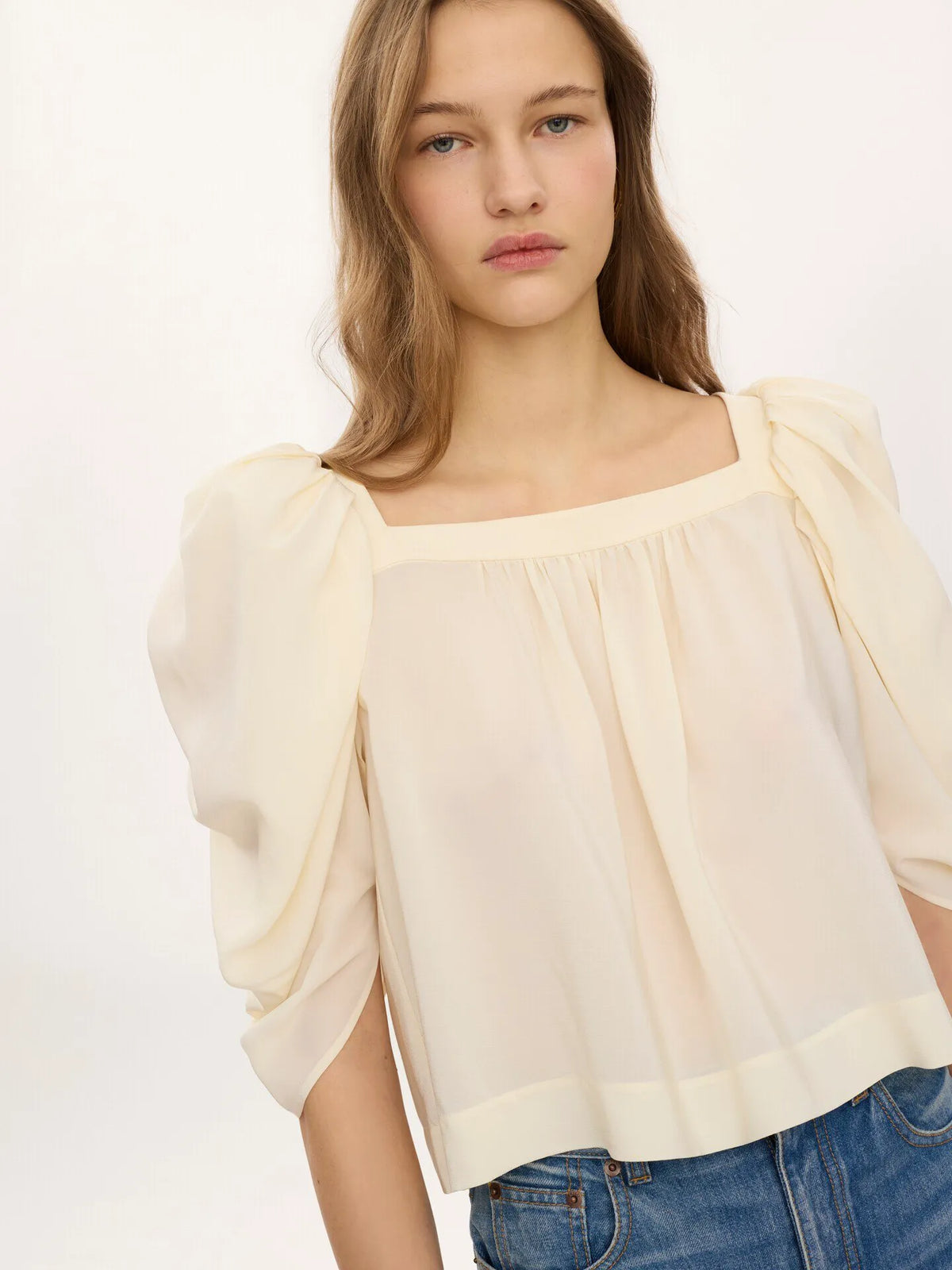 Puff-sleeve pleated top in crêpe de chine