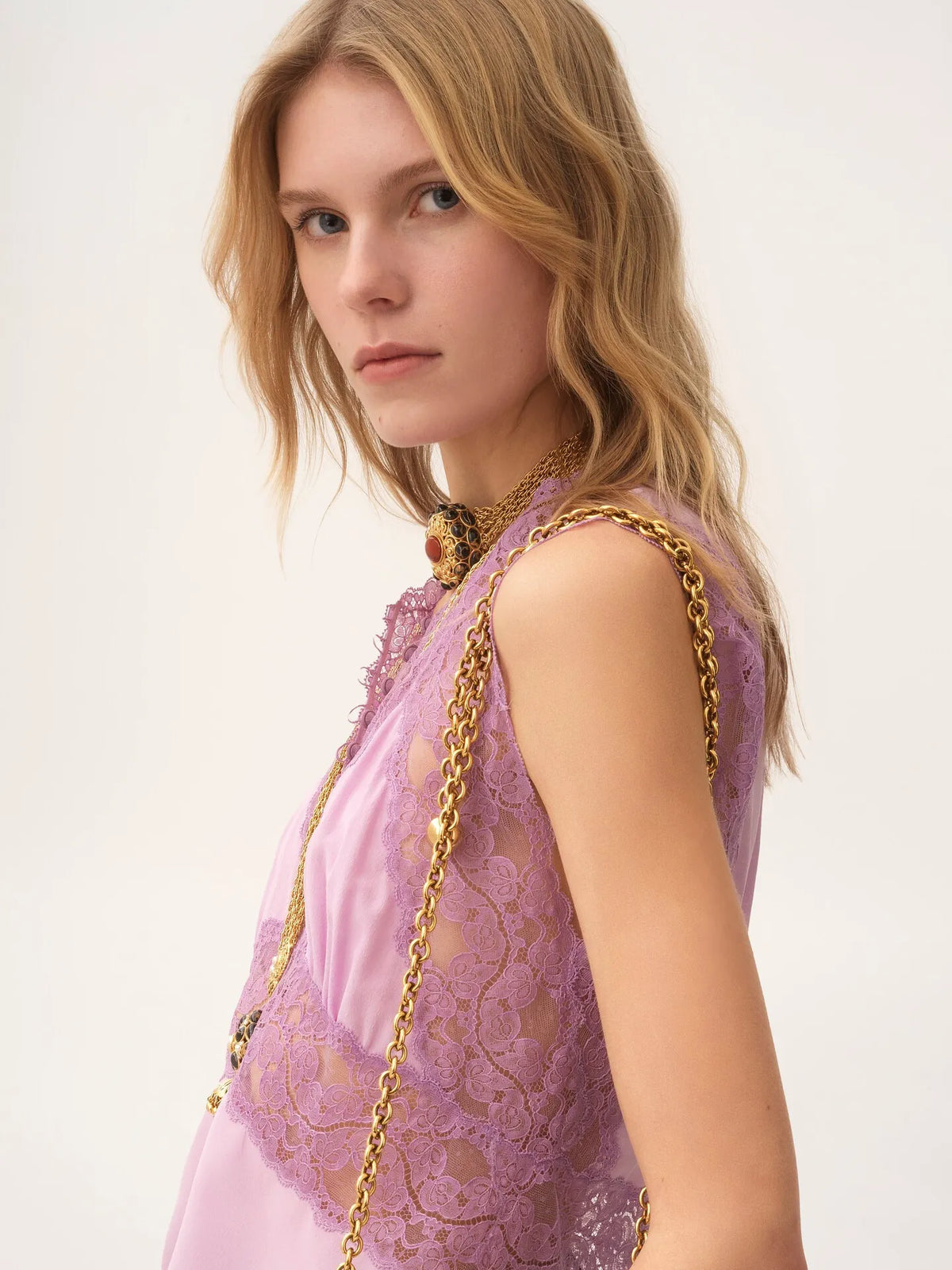 V-neck top in crêpe de chine & lace