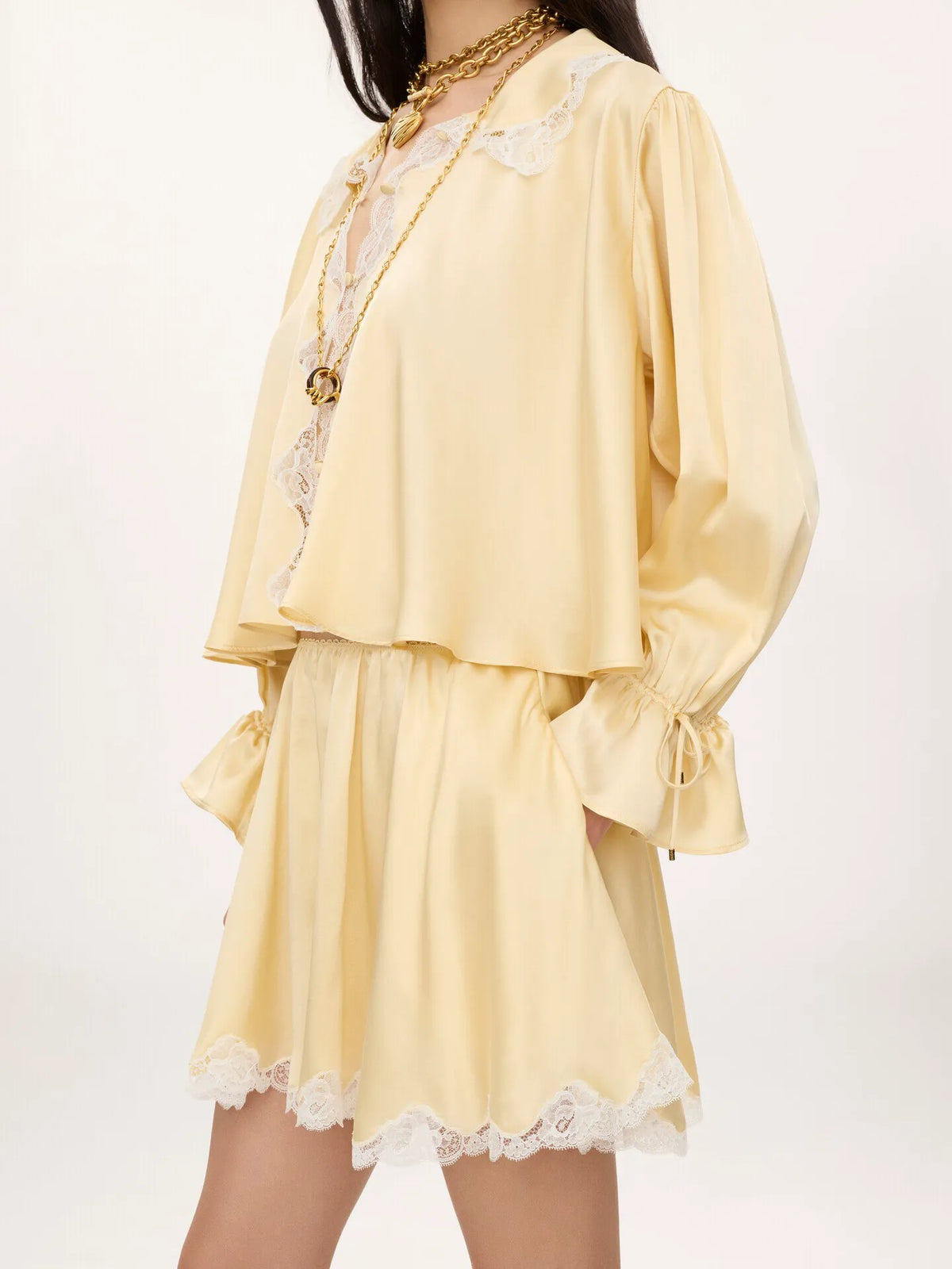 Fluid top in washed silk satin & lace
