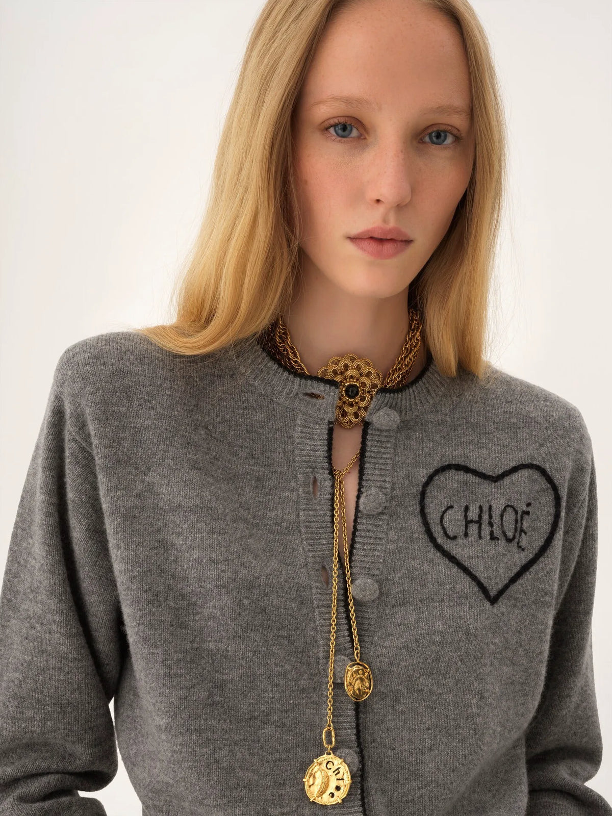 Fitted logo cardigan in a wool & cashmere knit