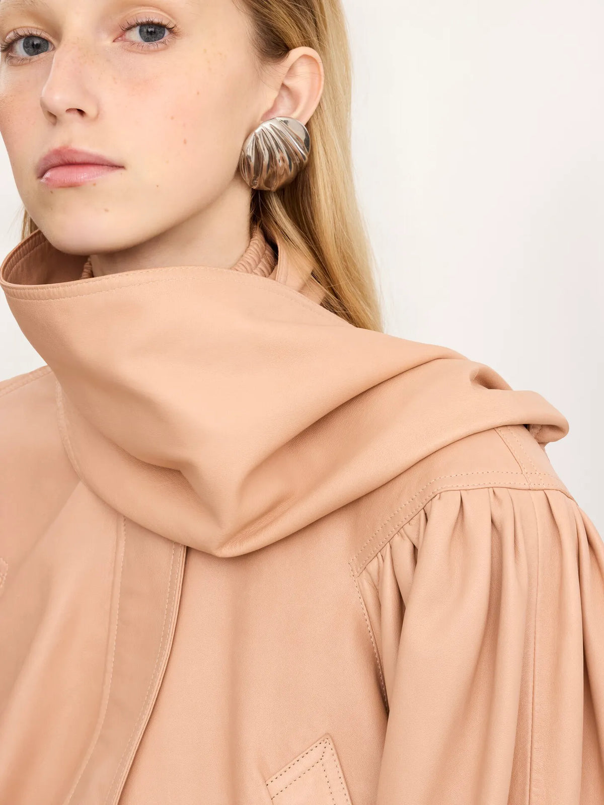 Cropped scarf jacket in leather