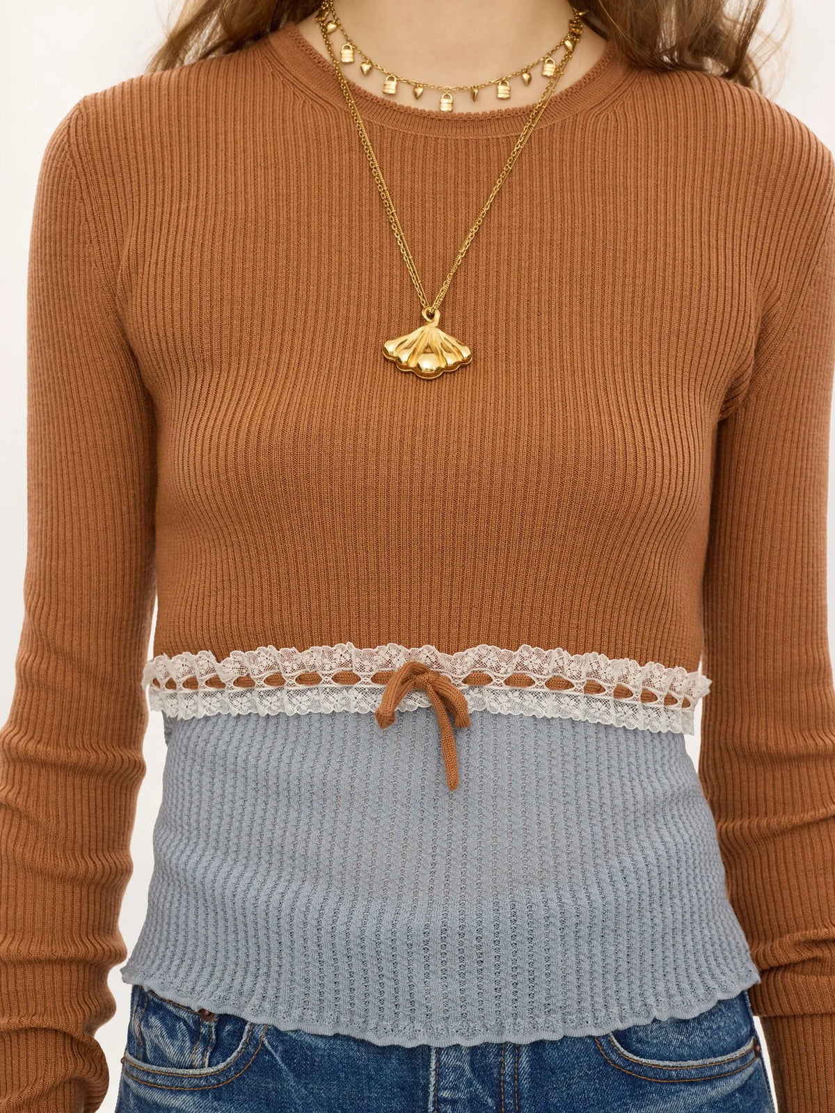 Cropped fitted sweater in a wool knit & lace