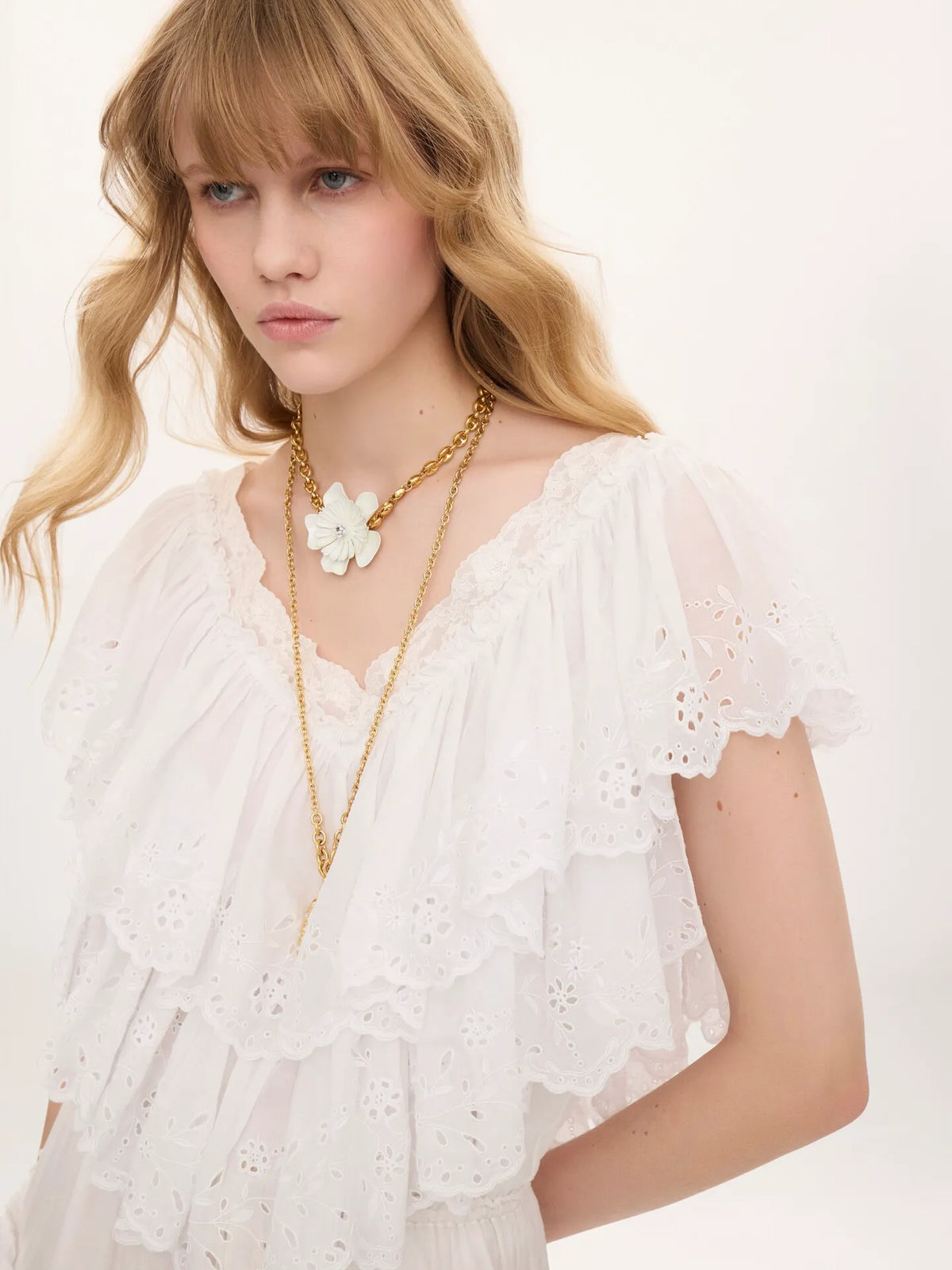 Cropped V-neck ruffle top in cotton voile & lace