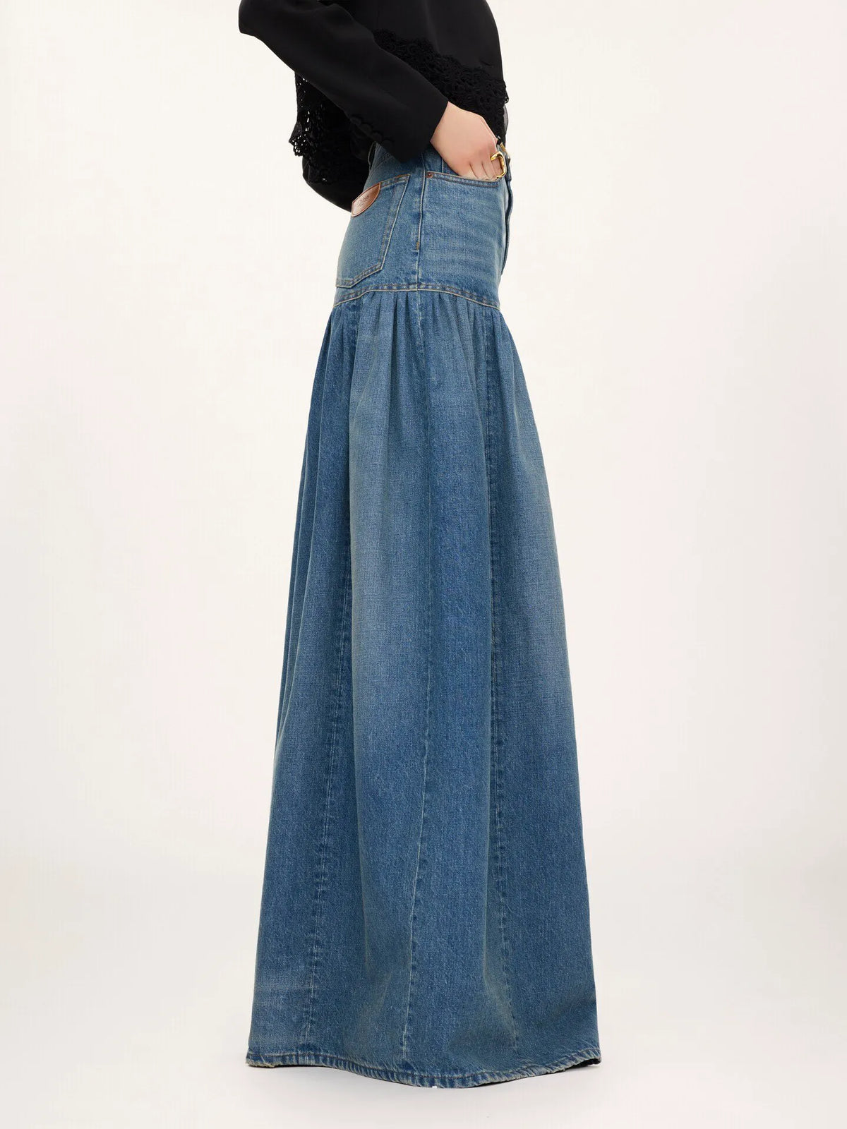 High-rise balloon jeans in denim