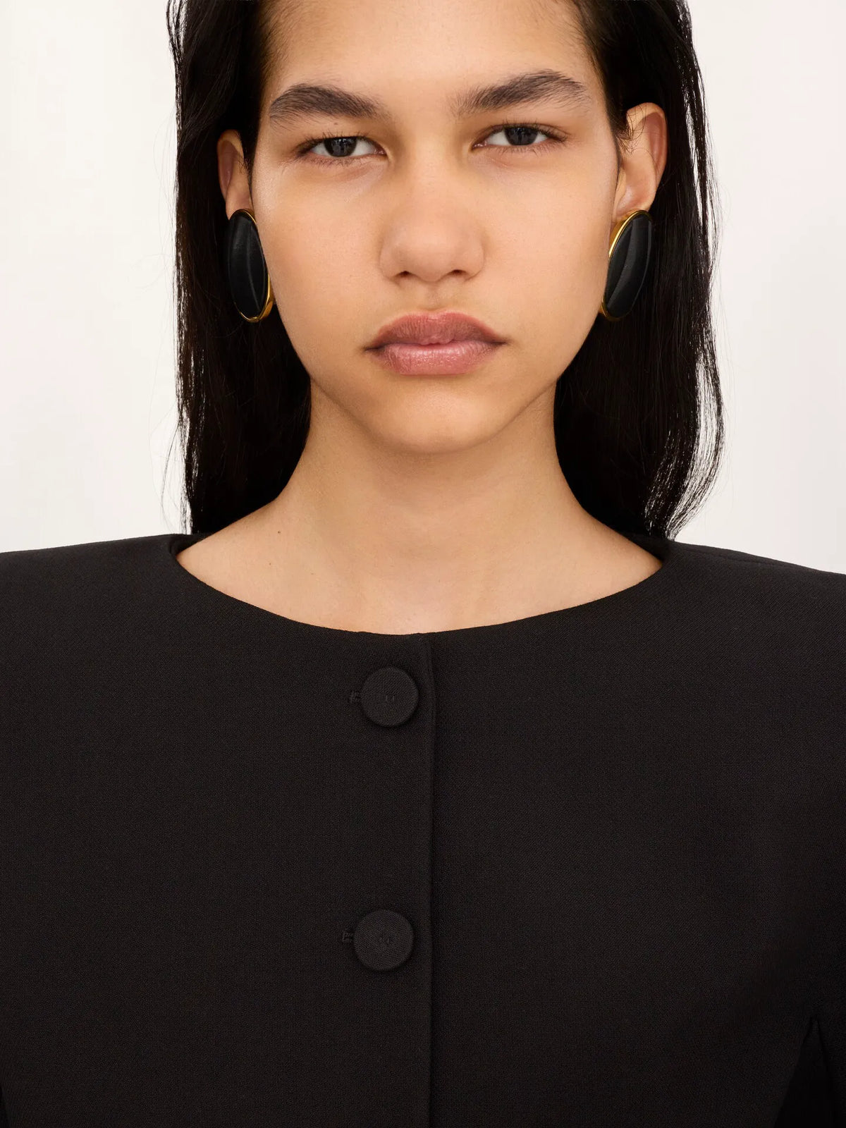 Collarless fitted jacket in wool crêpe