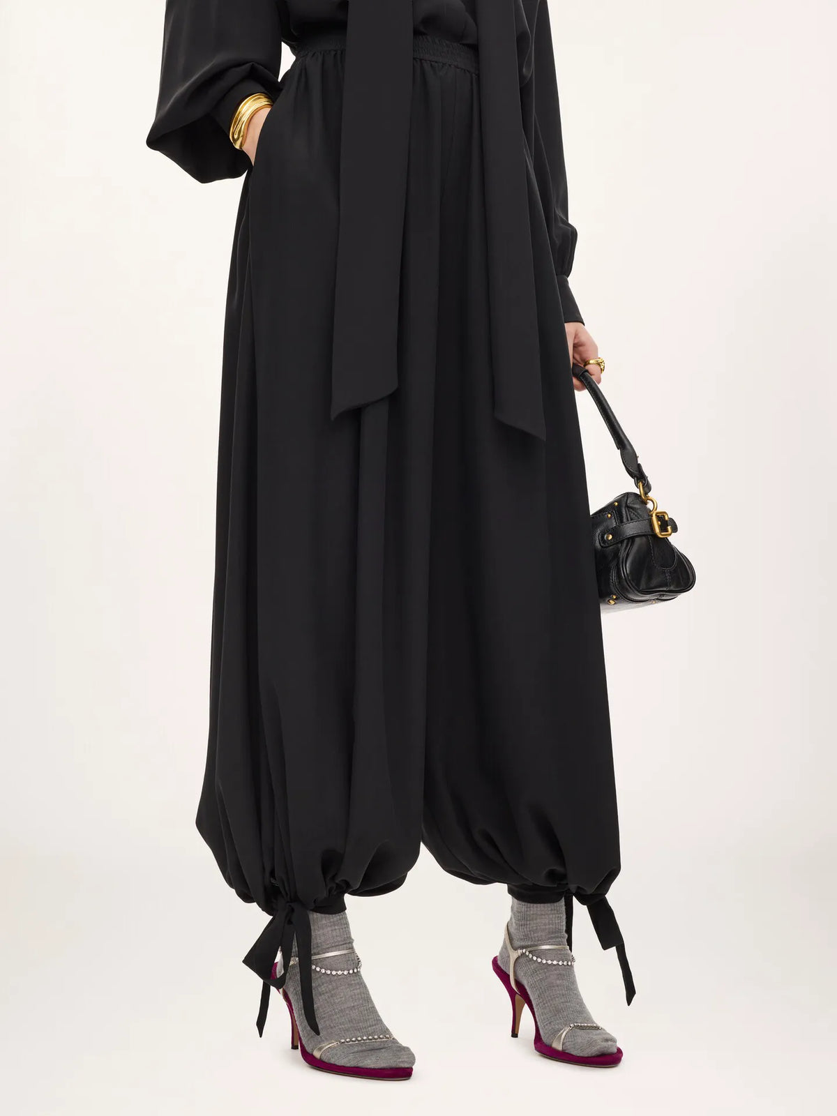 Fluid pleated pants in crêpe de chine