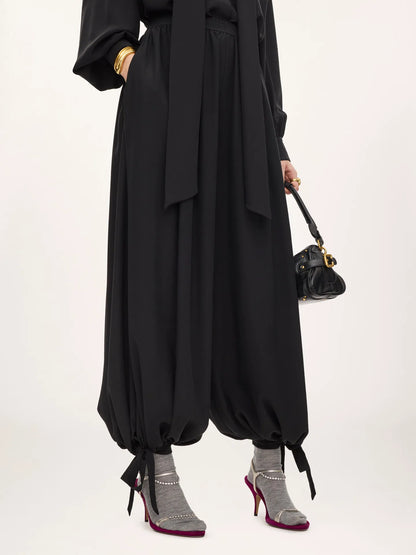 Fluid pleated pants in crêpe de chine