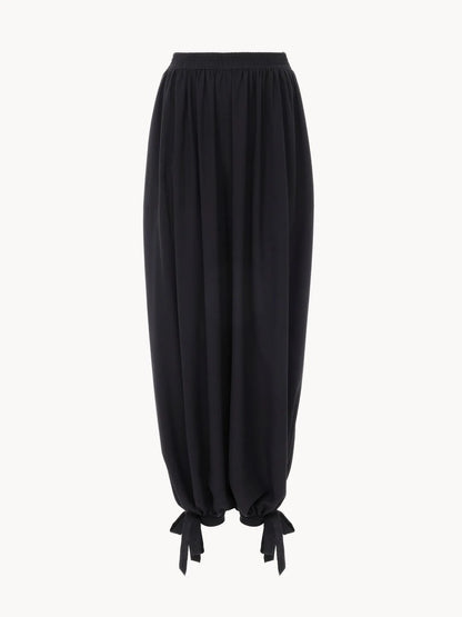 Fluid pleated pants in crêpe de chine