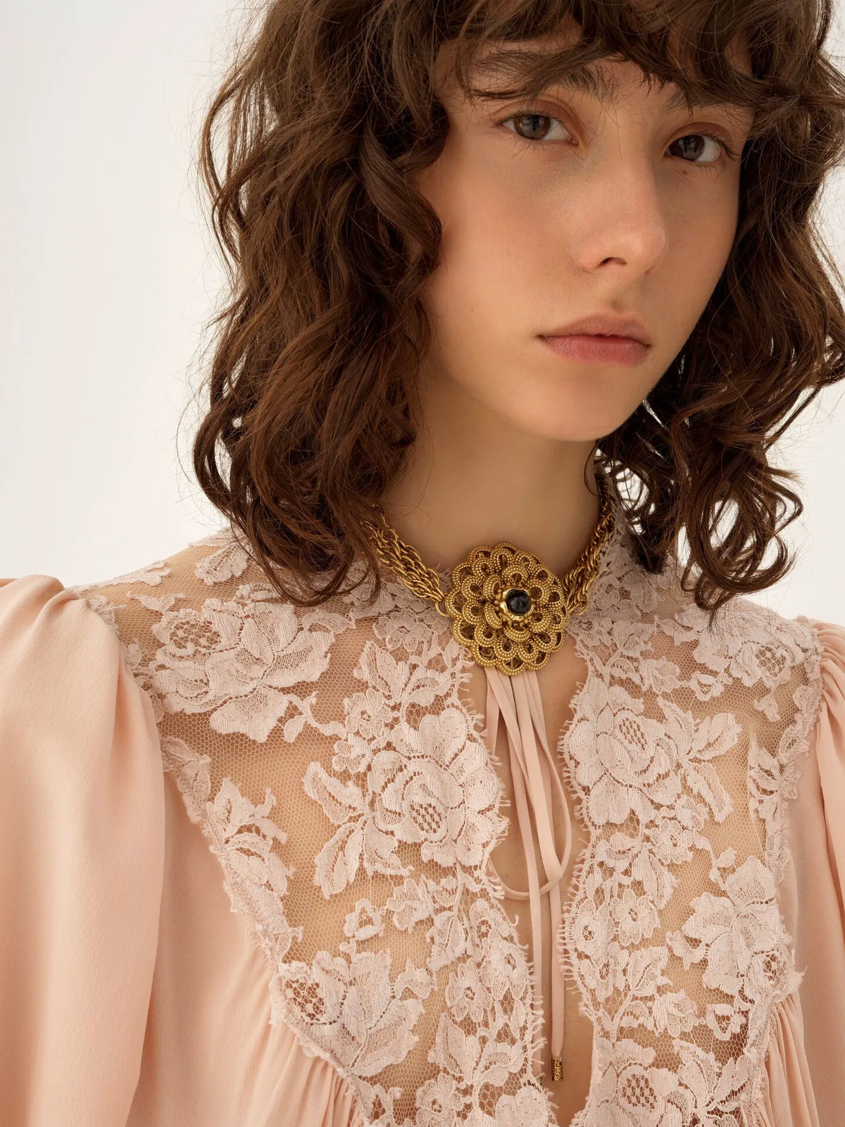 Fluid puff-sleeve top in crêpe de chine & lace