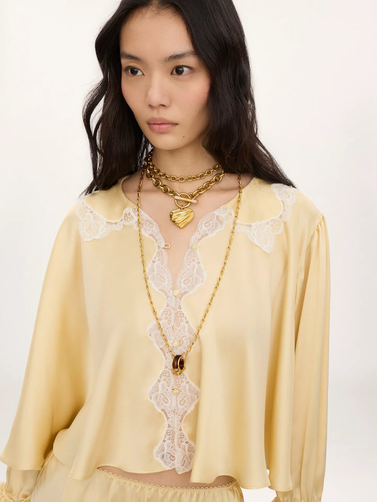 Fluid top in washed silk satin & lace