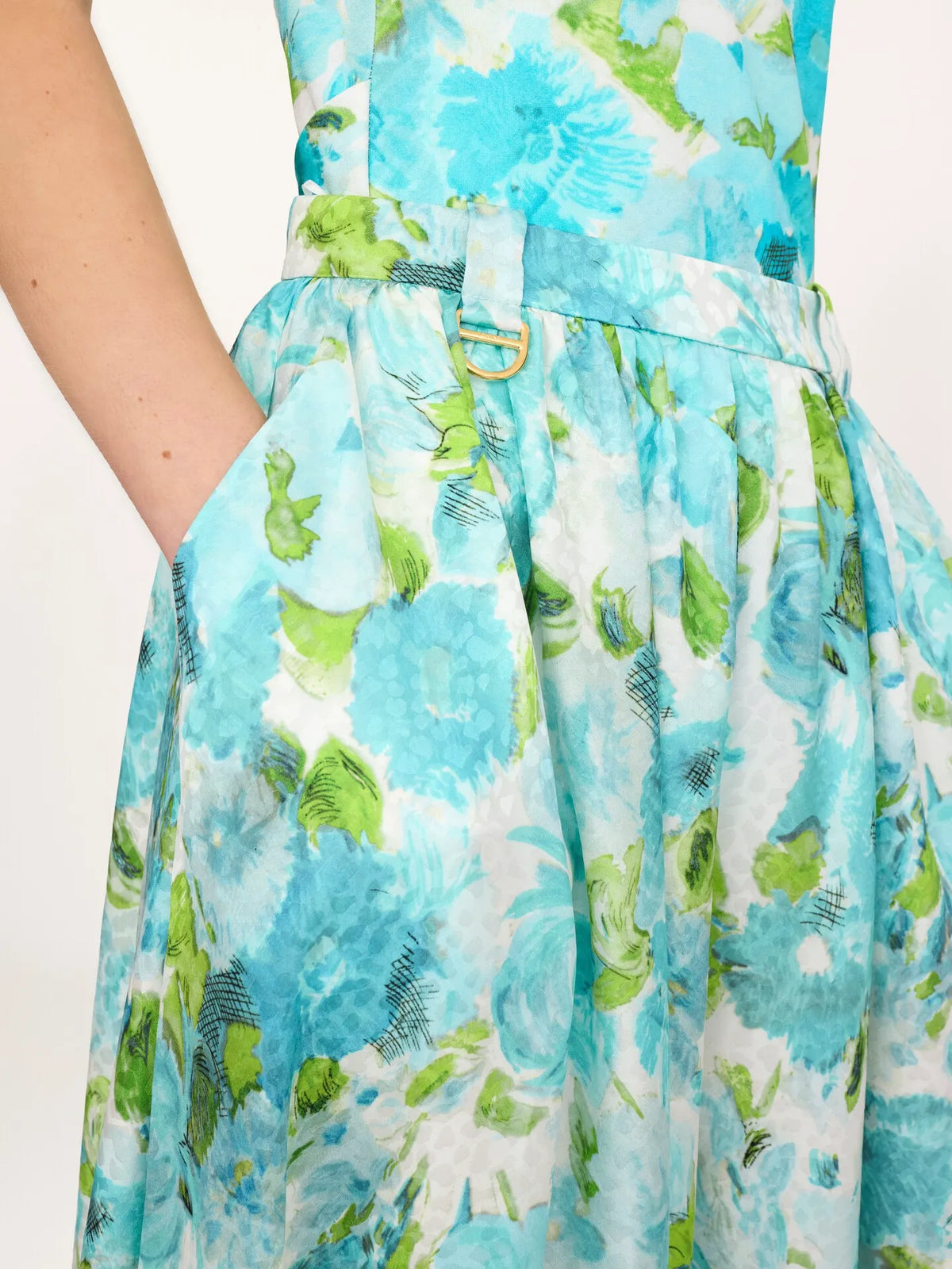 Fluid pleated pants in silk jacquard