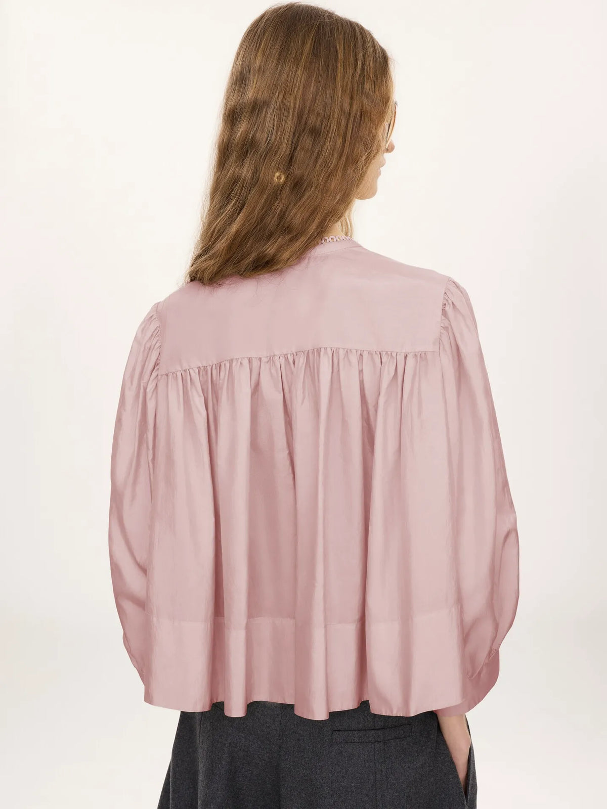 Gathered ruffle top in technical taffeta
