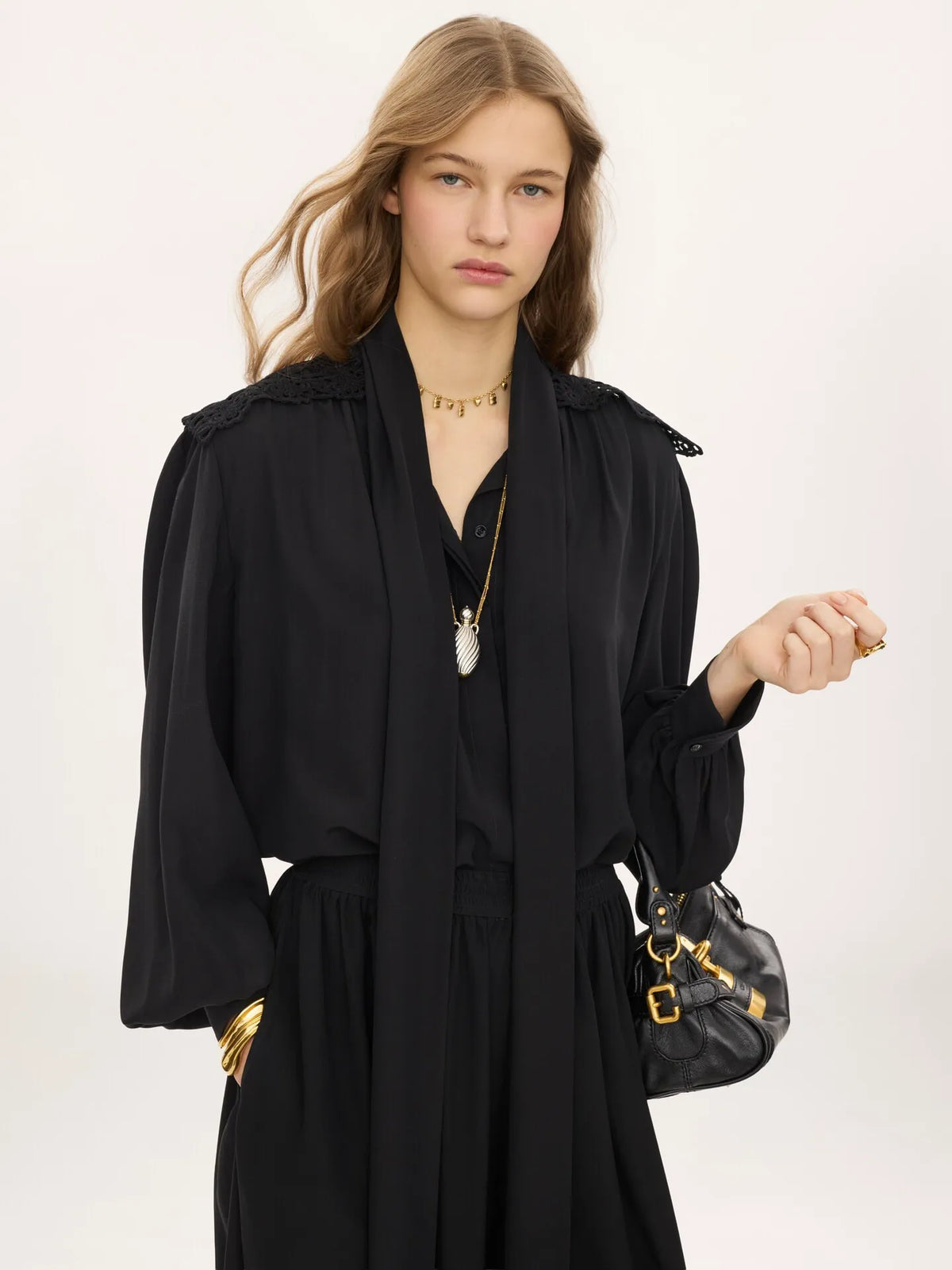 Gathered scarf-tie blouse in crêpe de chine & lace