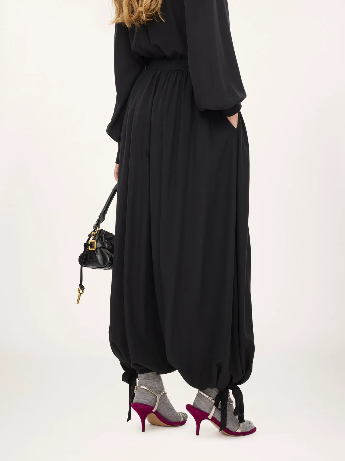 Fluid pleated pants in crêpe de chine