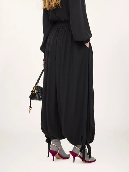 Fluid pleated pants in crêpe de chine
