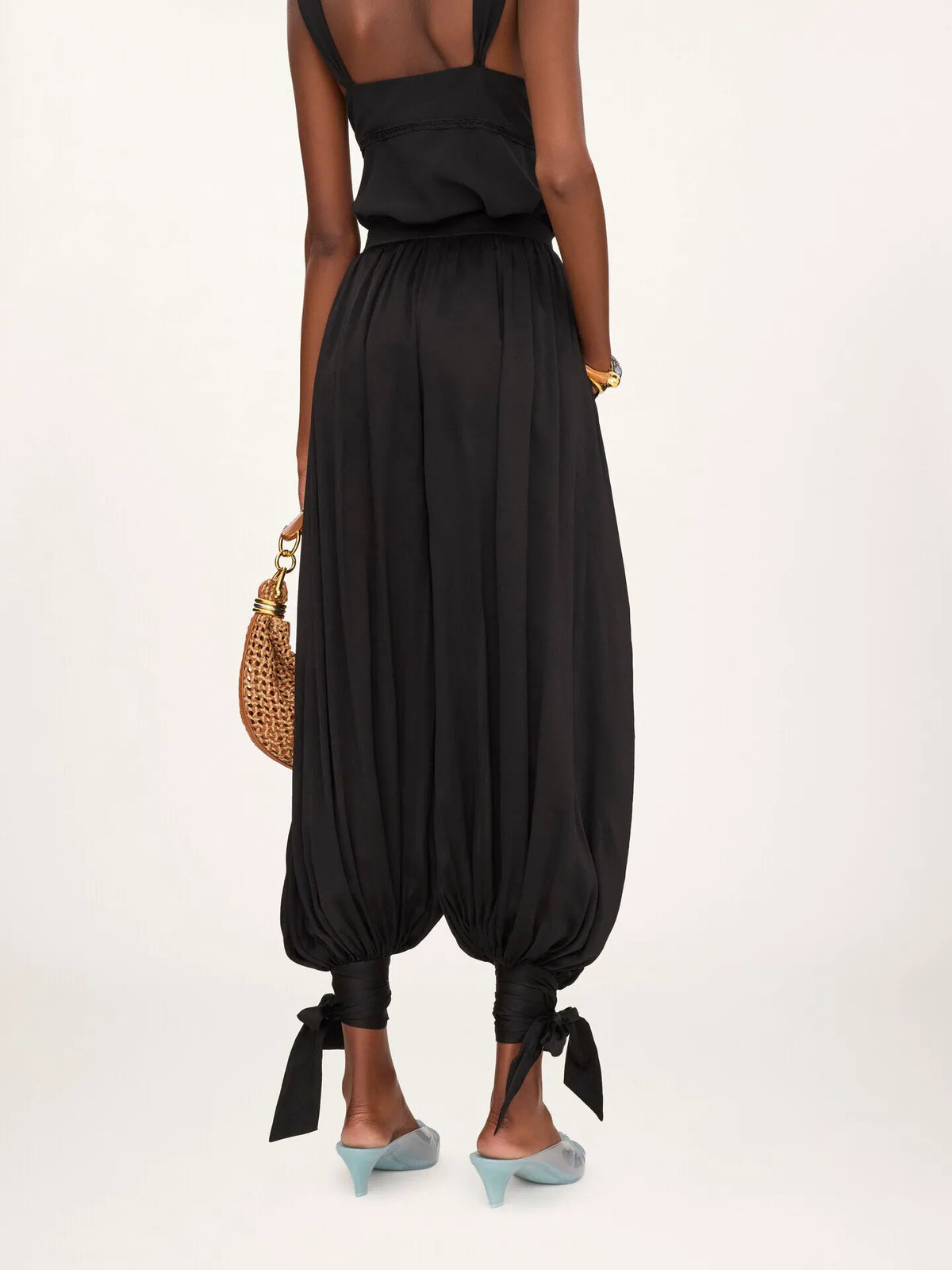 Fluid pleated pants in crêpe de chine