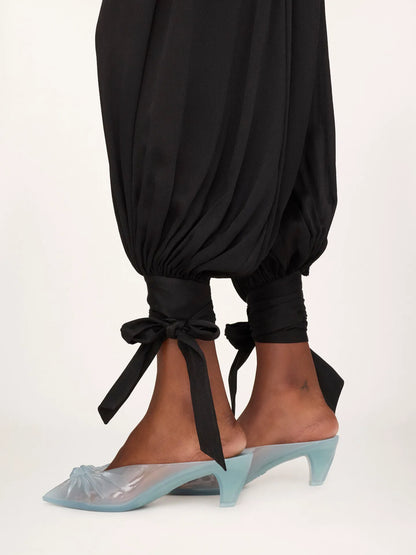 Fluid pleated pants in crêpe de chine