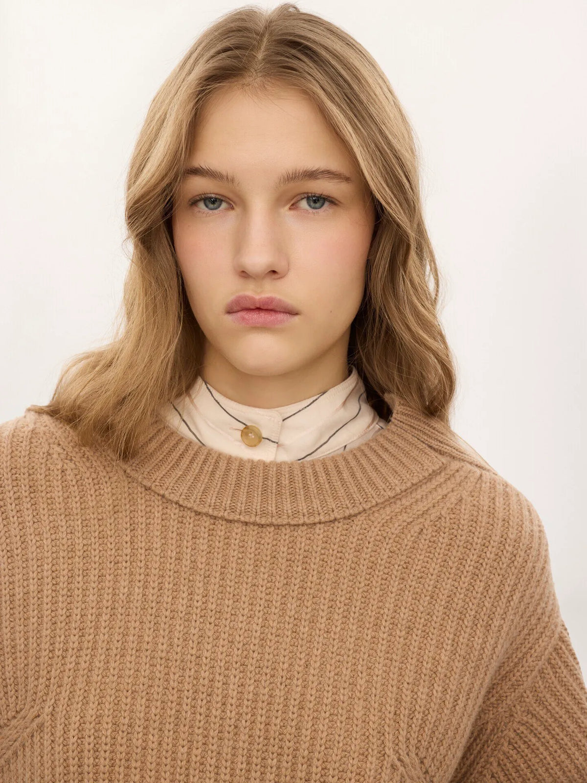 Cropped mock-neck sweater in a wool and cashmere knit & lace