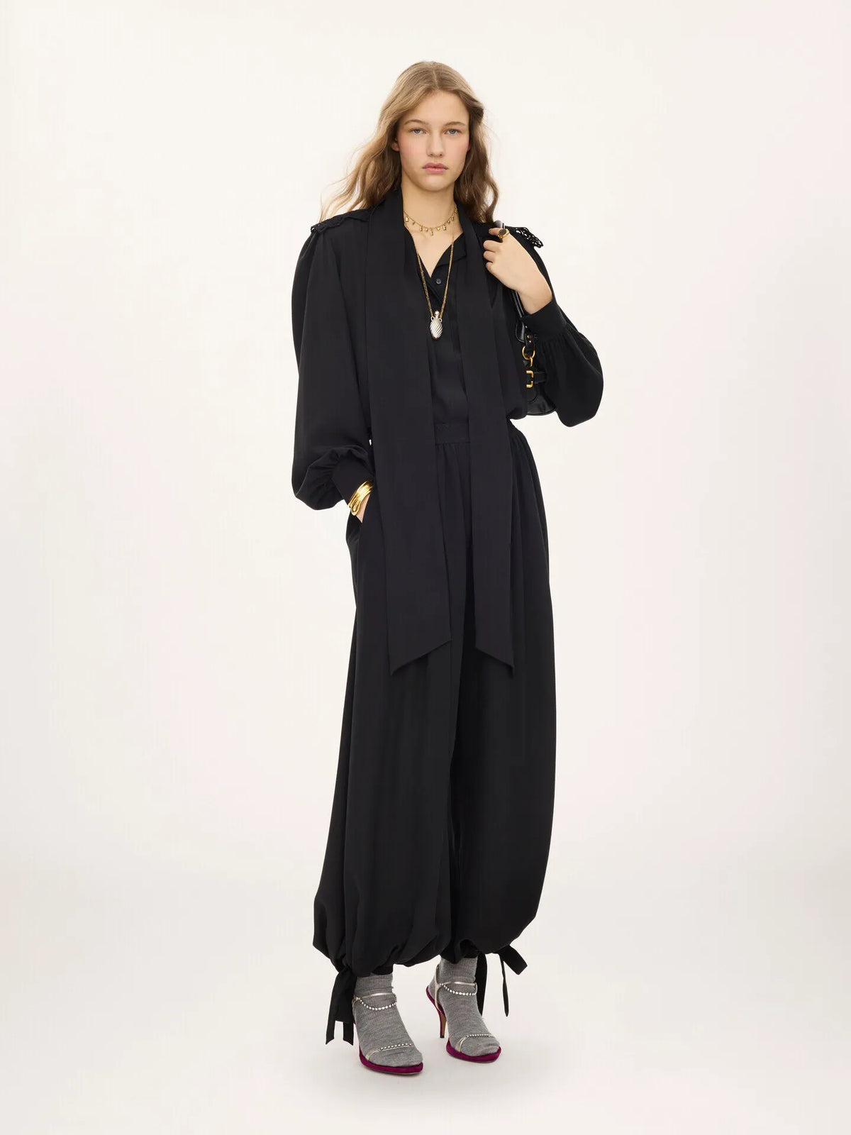Fluid pleated pants in crêpe de chine