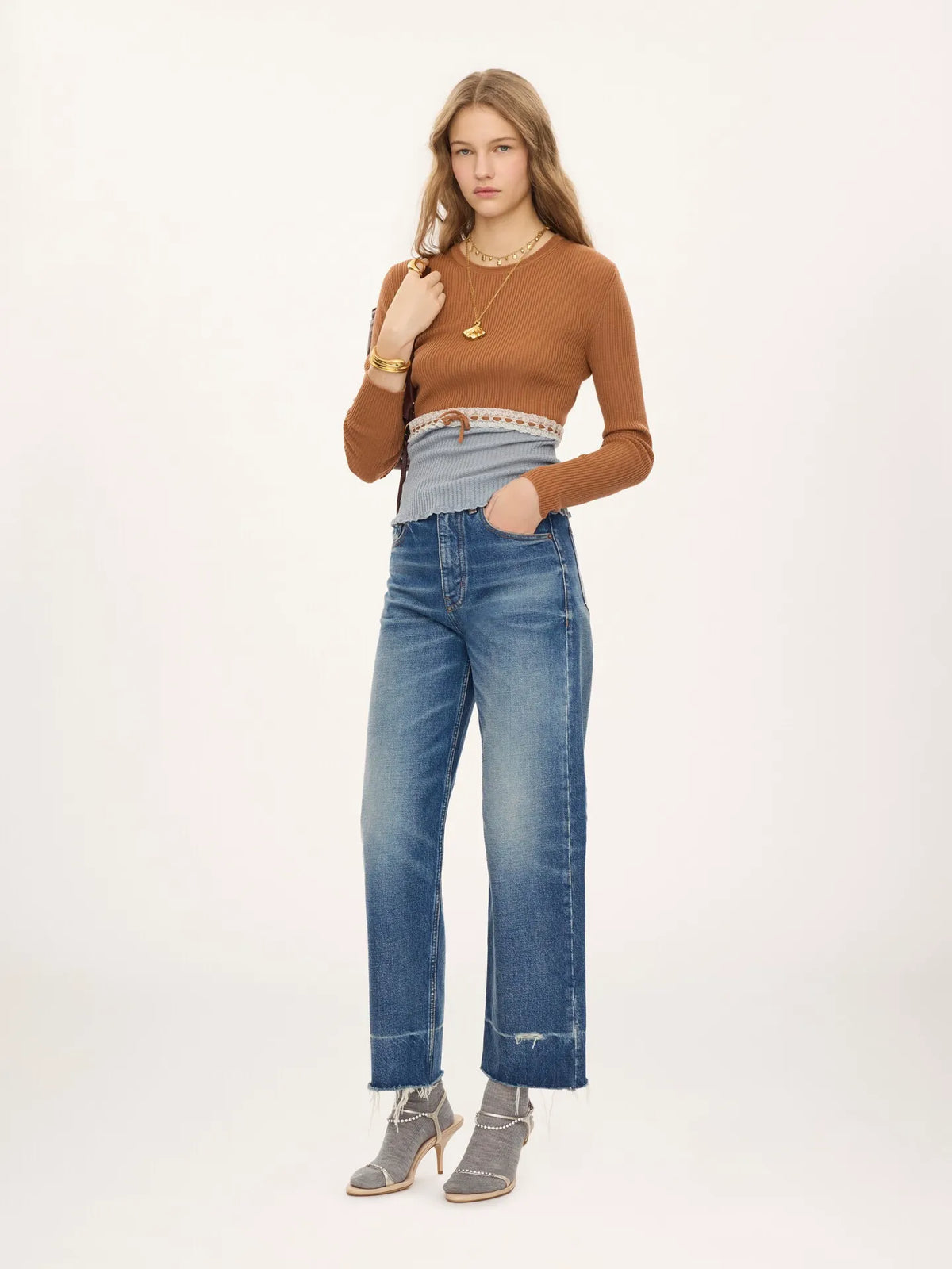 Cropped fitted sweater in a wool knit & lace