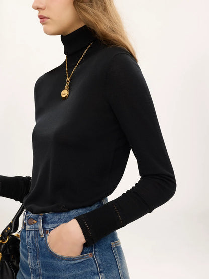 Fitted turtleneck in a wool knit