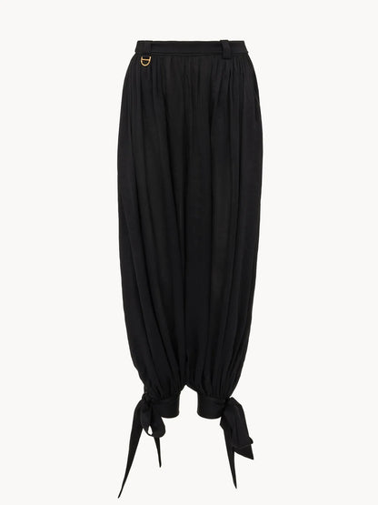 Fluid pleated pants in crêpe de chine