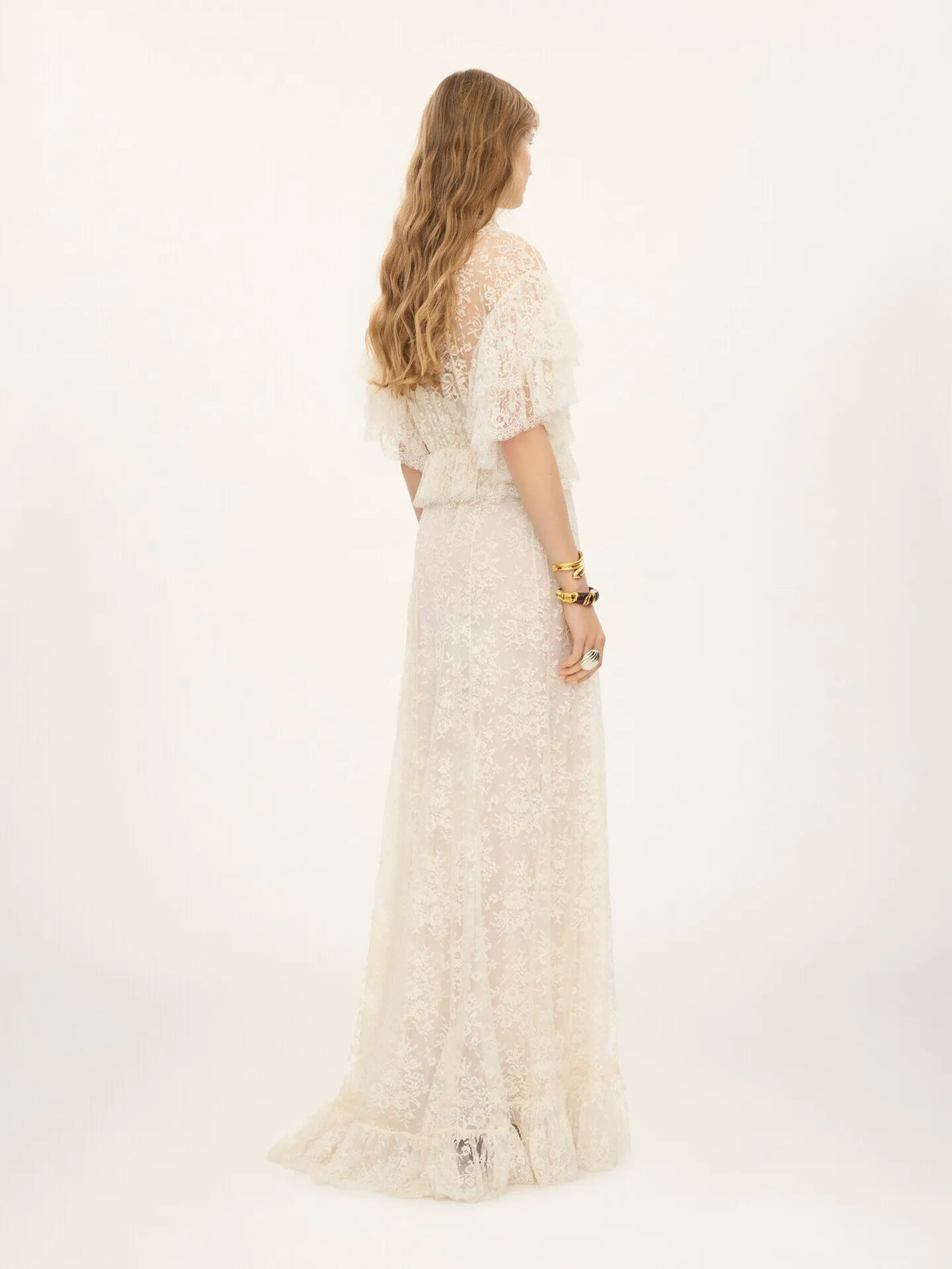 Long ruffled dress in lace