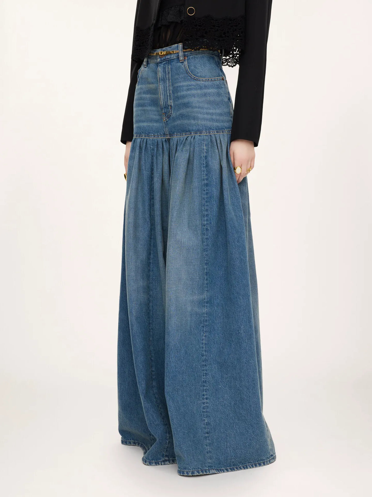 High-rise balloon jeans in denim