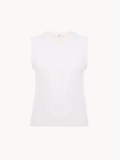 Sleeveless sweater in a wool knit