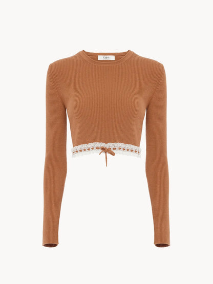 Cropped fitted sweater in a wool knit & lace