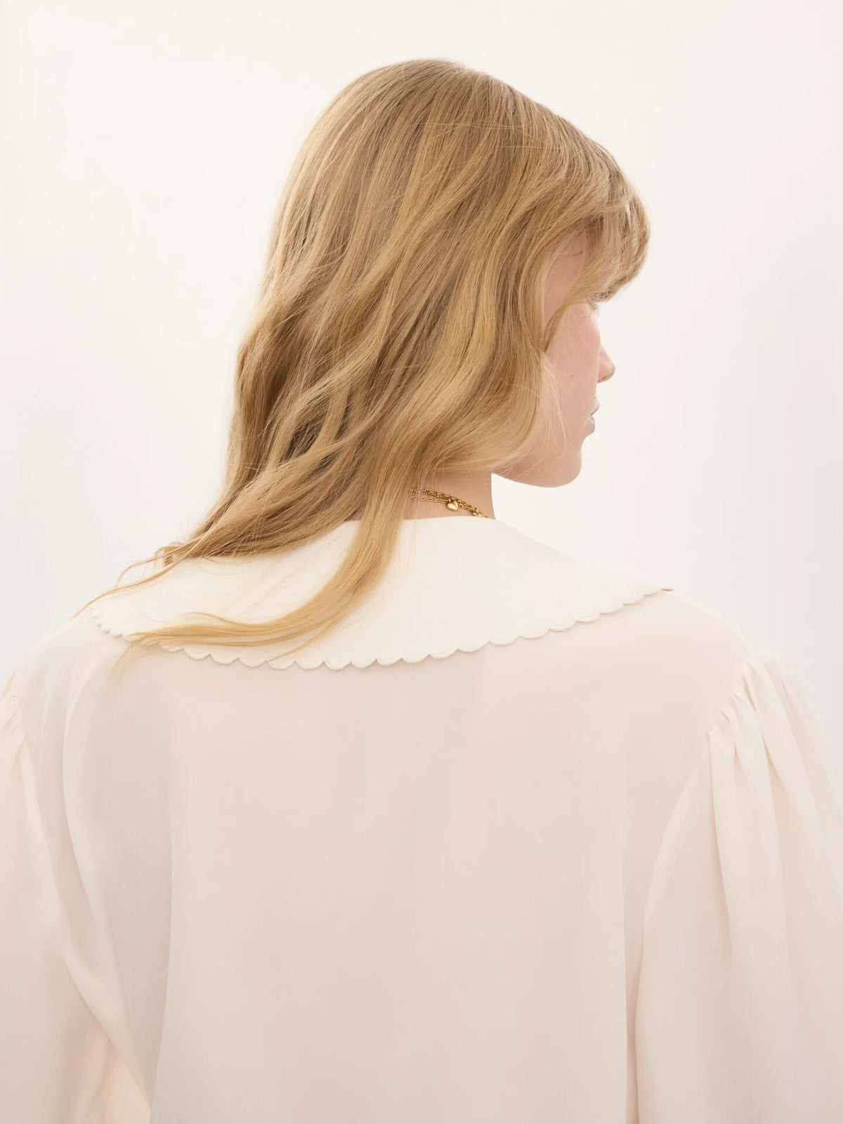 Puff-sleeve blouse in crêpe de chine