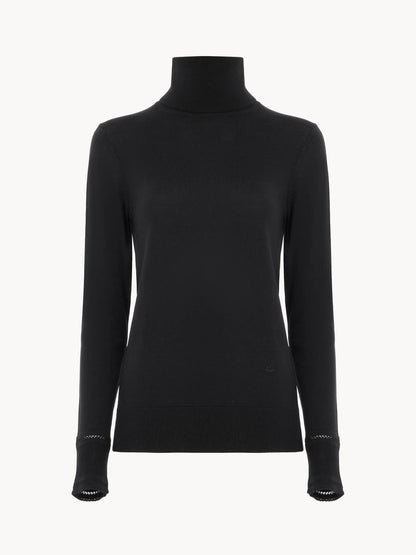 Fitted turtleneck in a wool knit