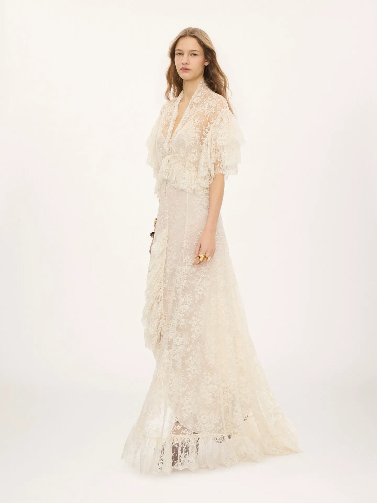 Long ruffled dress in lace