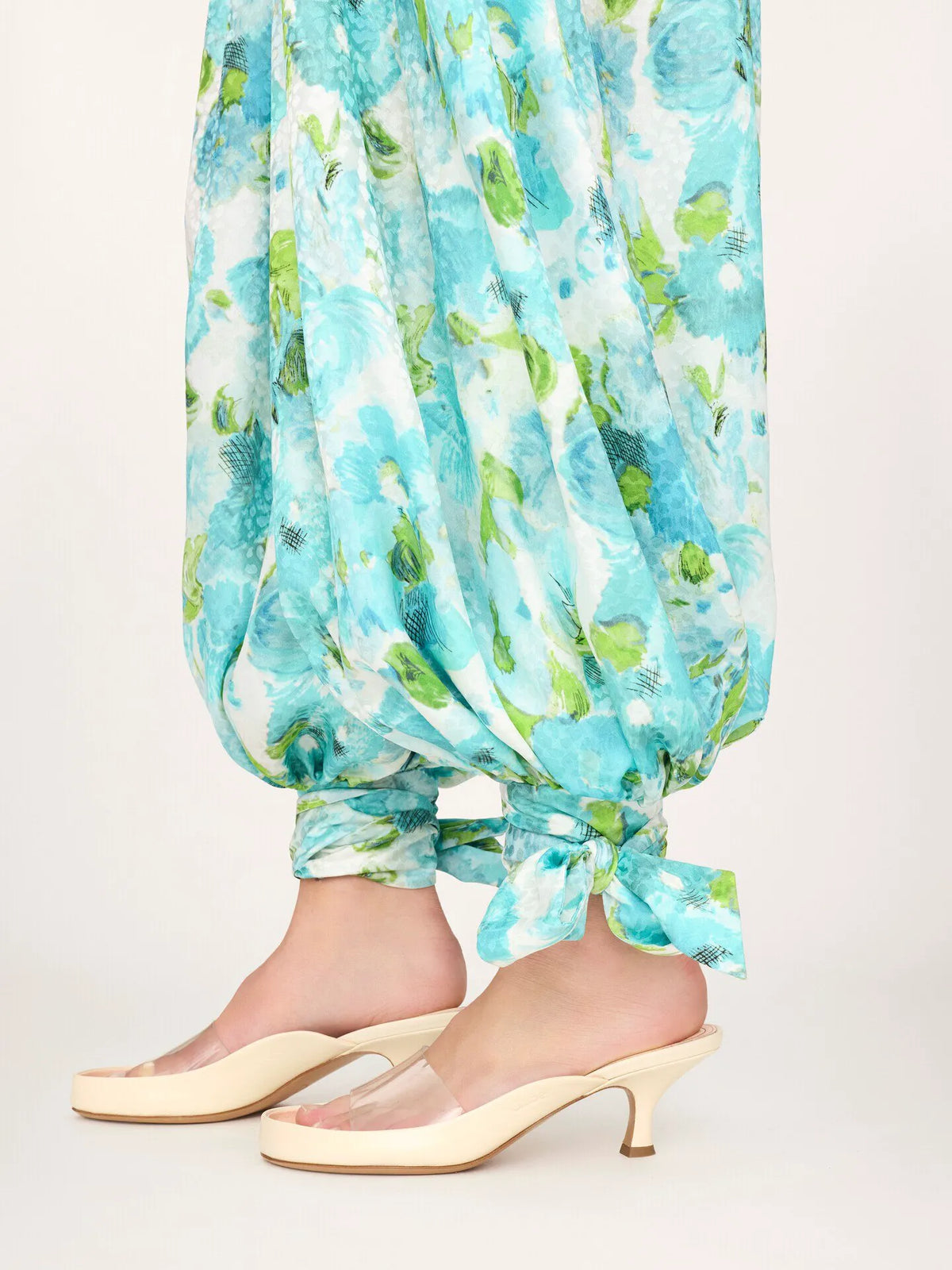 Fluid pleated pants in silk jacquard