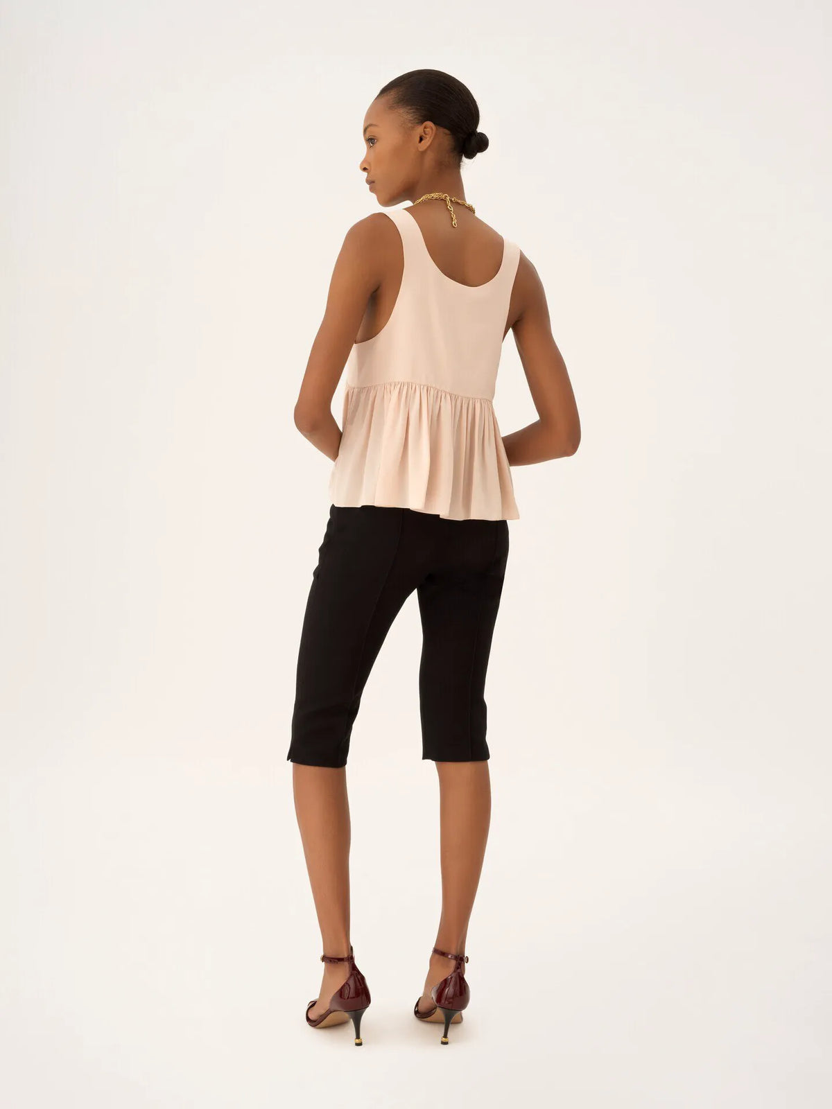 Gathered sleeveless top in crêpe de chine