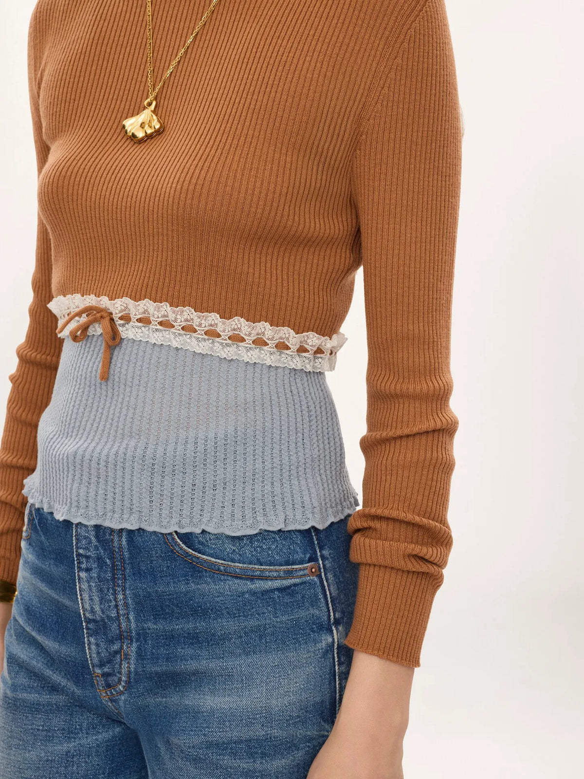 Cropped fitted sweater in a wool knit & lace