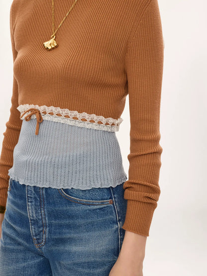 Cropped fitted sweater in a wool knit & lace