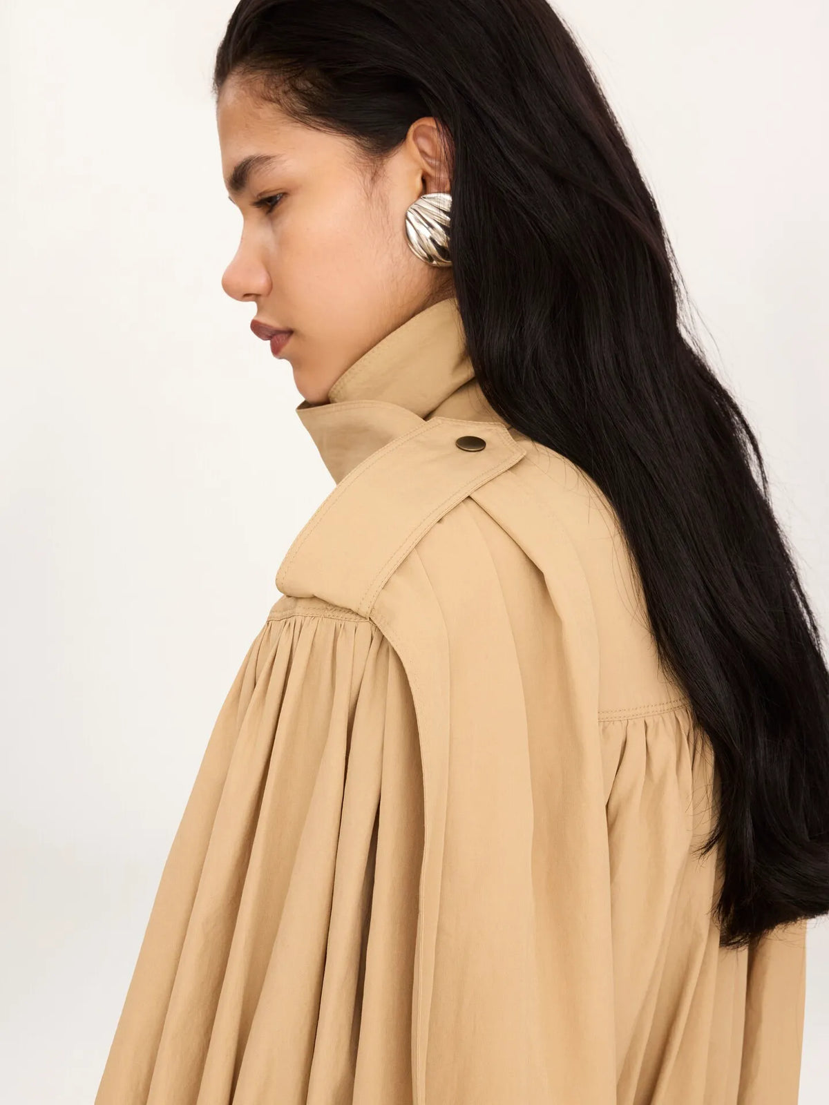 High-neck gathered trench coat in cotton poplin