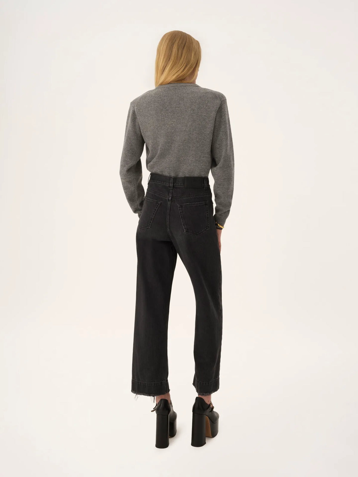 Fitted logo cardigan in a wool & cashmere knit