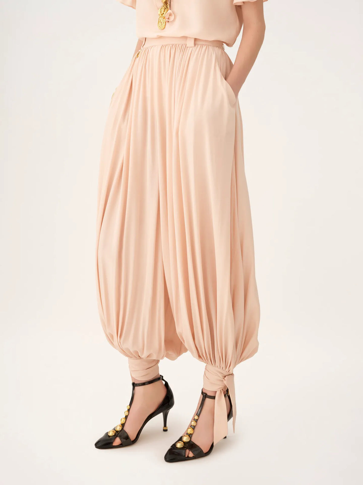 Fluid cropped pants in silk