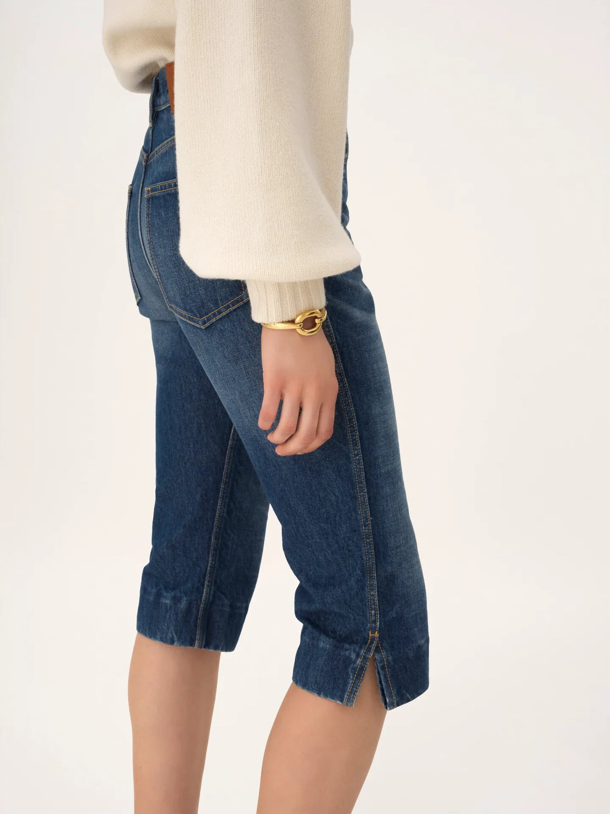 High-rise capri jeans in denim
