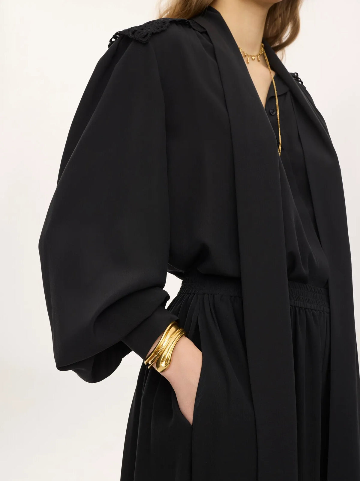 Gathered scarf-tie blouse in crêpe de chine & lace