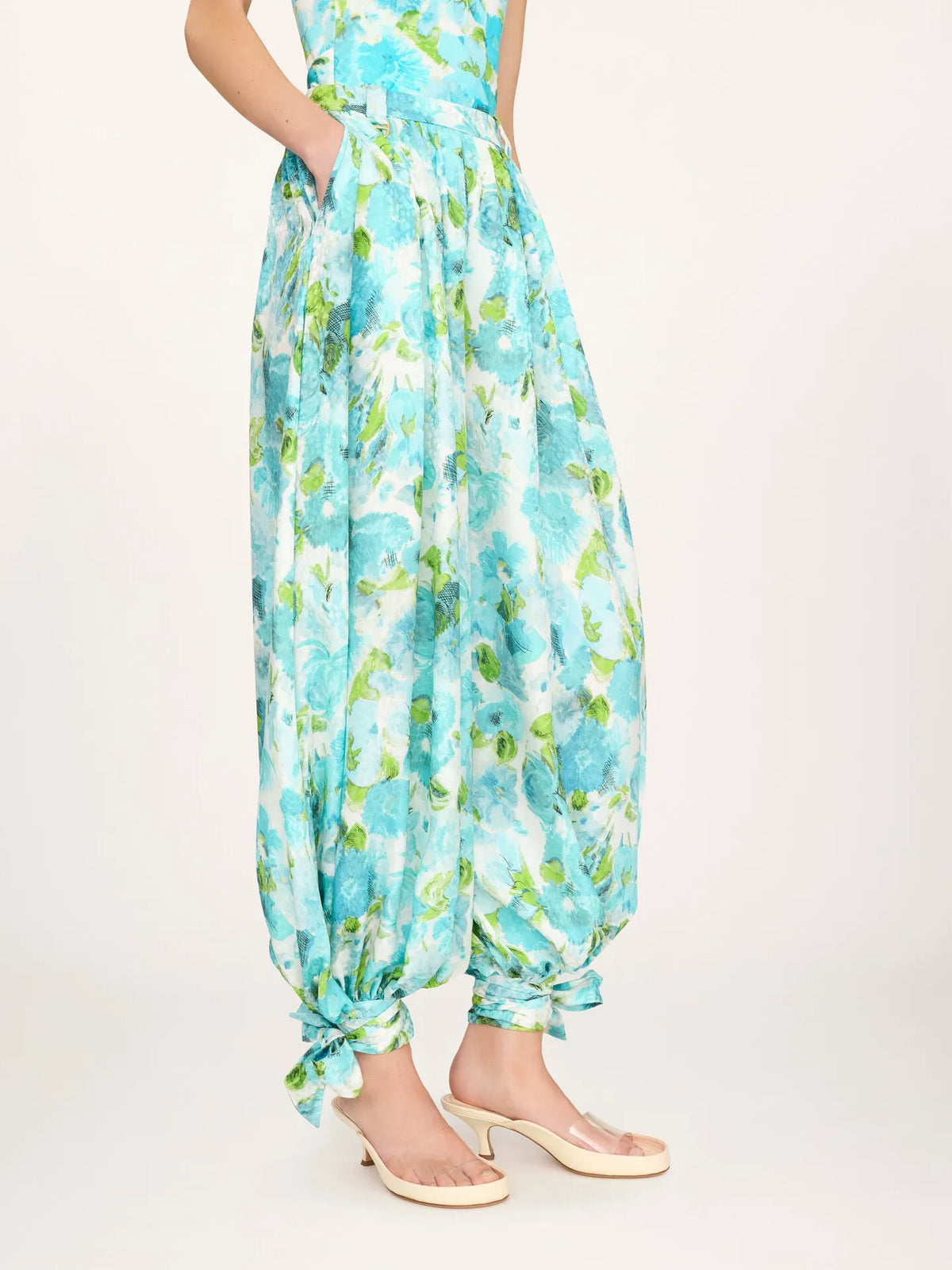 Fluid pleated pants in silk jacquard