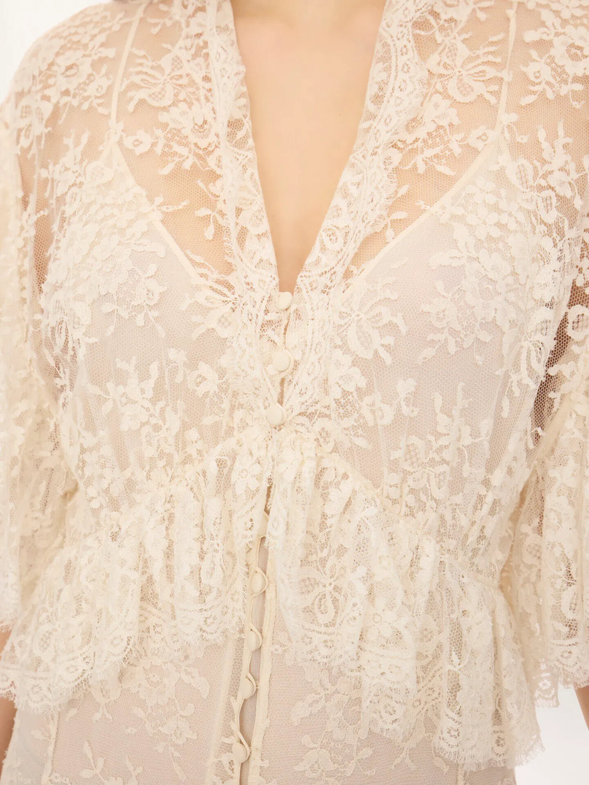 Long ruffled dress in lace